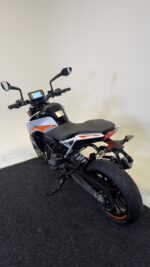 2023 KTM DUKE 390 - Imagen 5