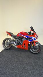 2025 HONDA CBR 650 E-CLUTCH - Image 2